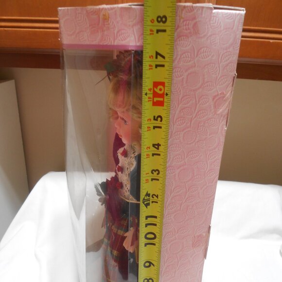 NIB COLLECTIBLE MEMORIES PORCELAIN CHRISTMAS DOLL "NOELLE" 16" w/ COA & STAND π - Picture 4 of 12